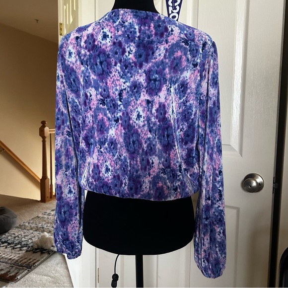 ASTR Pleated Surplice Long Sleeve Top NWOT - Picture 3 of 4